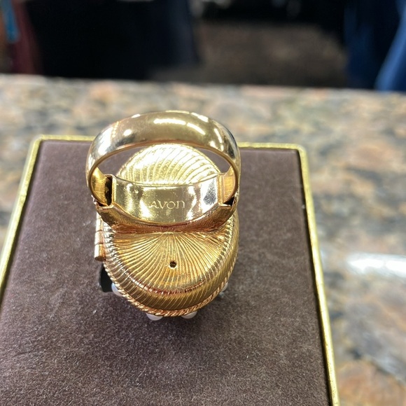 Ring Signed Avon Perfume Poison Faux Pearl Original Box size 7.5 adjustable - Picture 3 of 3
